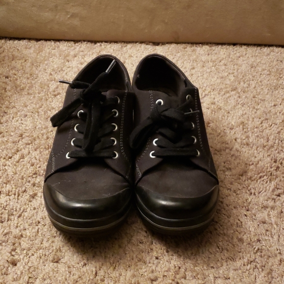 dansko lace up clogs